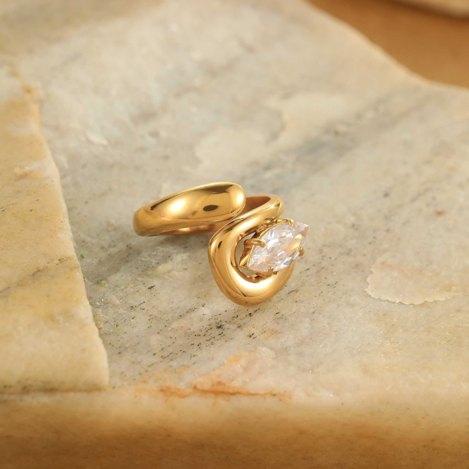 Special-interest Design Non-fading Inlaid Zircon Stainless Steel Ring